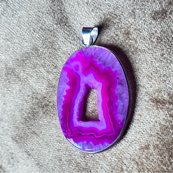Artisan Vibrant Pink Agate Geode Pendant Druzy New - Picture 4 of 8